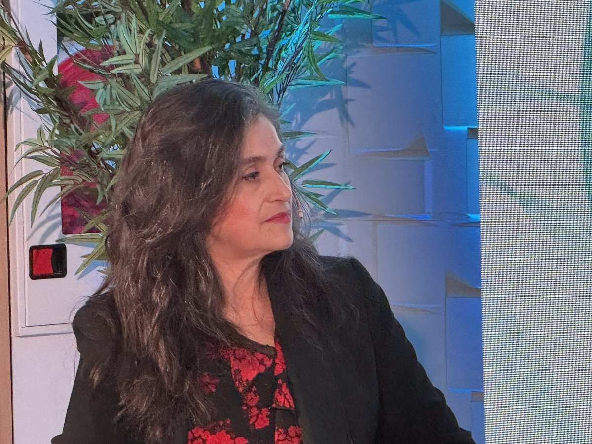 idisalud's tweet image. 🗣@Pilar_Navarro, directora de Innovación de @Fenin_es despide la sesión, tras preguntar sobre las métricas que permitirían evaluar el uso de estas nuevas tecnologías. 

#JornadaInnovaciónIDIS #DiSí