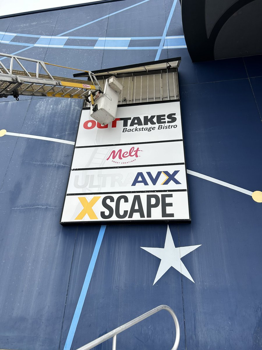 LED_SolutionsCA's tweet image. Snow, rain, or freezing cold—we get the job done! ❄️💡 Upgrading a massive 10’x20’ LED sign at Richmond Hill Cineplex for better brightness, efficiency, and visibility. Need a sign upgrade? Let’s make it happen! #LEDUpgrade #Signage