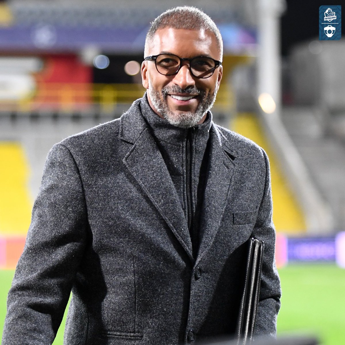 Footballogue's tweet photo. 🔴 Ce serait désormais acté : Habib Beye devrait signer pour 6 mois + 1 an en option sur le banc du Stade Rennais ! ❤️🖤

On a vraiment hâte de voir ce que ça va donner en Ligue 1 après son passage très prometteur au Red Star ! 😋

(RMC Sport) https://t.co/t7W0e5N4Jp