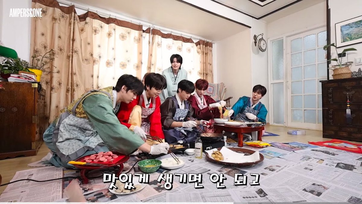 miii1111117's tweet photo. @_AMPERSANDONE_ 든든이❤️꿀꿀이 ㅋㅋㅋㅋㅋ
할아버지는 할머니를 도와 안마를 해주셨다!!
정이 좋다~~
손주들이 하는 밥이 정말 맛있어 보인다!!🤤🤤
새해 복 많이 받으세요!!
#앰퍼샌드원 #AMPERSANDONE 
#앰퍼샌드원_K설날_대잔치 https://t.co/hqjj1d6DTM