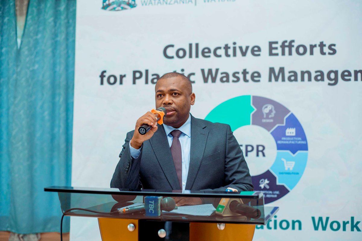 URT Updates (@urtupdates) on Twitter photo Naibu Katibu Mkuu Ofisi ya Makamu wa Rais Bw. Abdallah Hassan Mitawi akifungua kikao cha wadau kuhusu kubadilishana uzoefu wa udhibiti na usimamizi wa taka za plastiki nchini, kilichofanyika Dodoma Januari 30,2025. <a href="/vpo_tanzania/">Ofisi ya Makamu wa Rais</a> Naibu Katibu Mkuu Ofisi ya Makamu wa Rais Bw. Abdallah Hassan Mitawi akifungua kikao cha wadau kuhusu kubadilishana uzoefu wa udhibiti na usimamizi wa taka za plastiki nchini, kilichofanyika Dodoma Januari 30,2025. <a href="/vpo_tanzania/">Ofisi ya Makamu wa Rais</a>