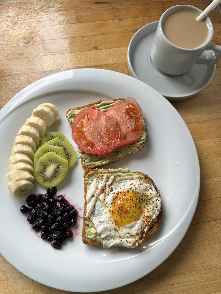 miffcals's tweet photo. avo toast after a looong time 🥑🥪 https://t.co/uiSqvLjepj