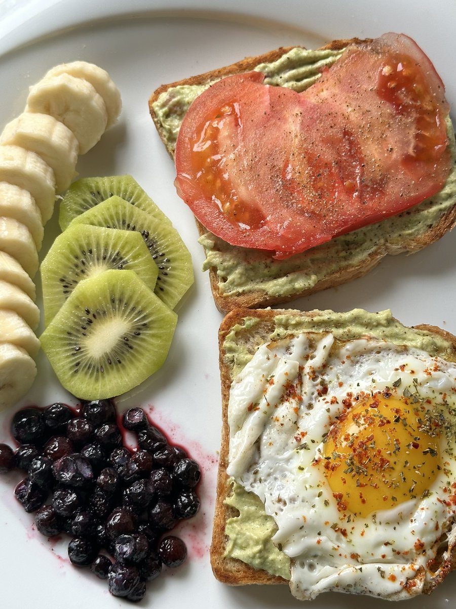 miffcals's tweet photo. avo toast after a looong time 🥑🥪 https://t.co/uiSqvLjepj