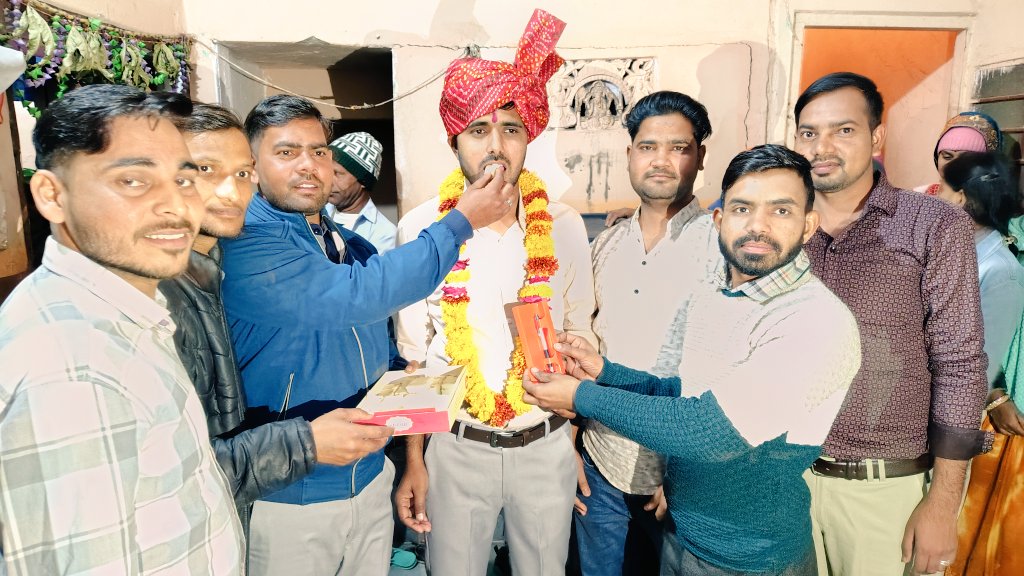 naroliya1999's tweet photo. परिवारिक कार्यक्रम में सम्मान समारोह  26/01/2025 https://t.co/cMWiYRuY4B