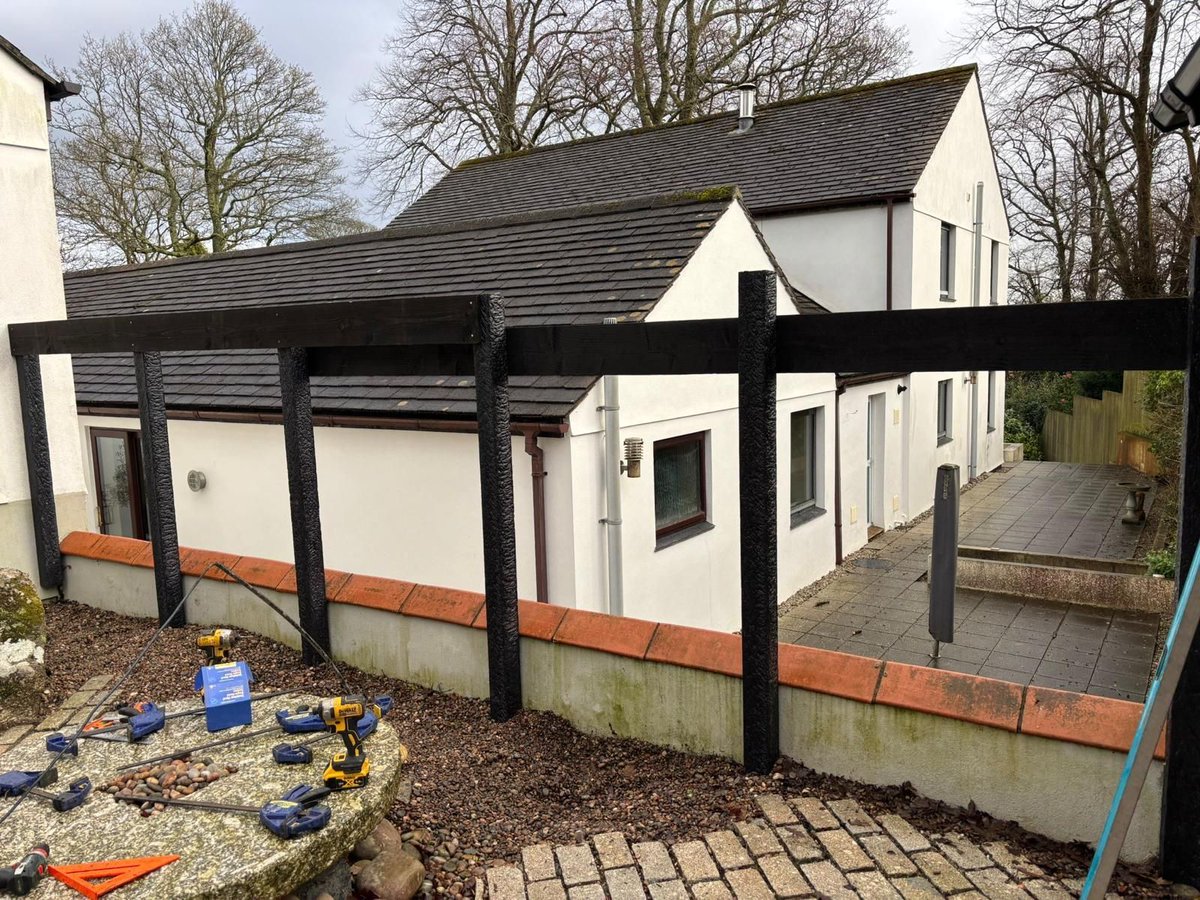 Look at this absolutely stunning fence completed this week! 😍 

Featuring the perfect combination of our 100% recycled plastic fence posts along with stylish painted timber slats.

✅Stylish finish
✅Durable materials

#Sustainability #Construction #GardenDesign #Stylish