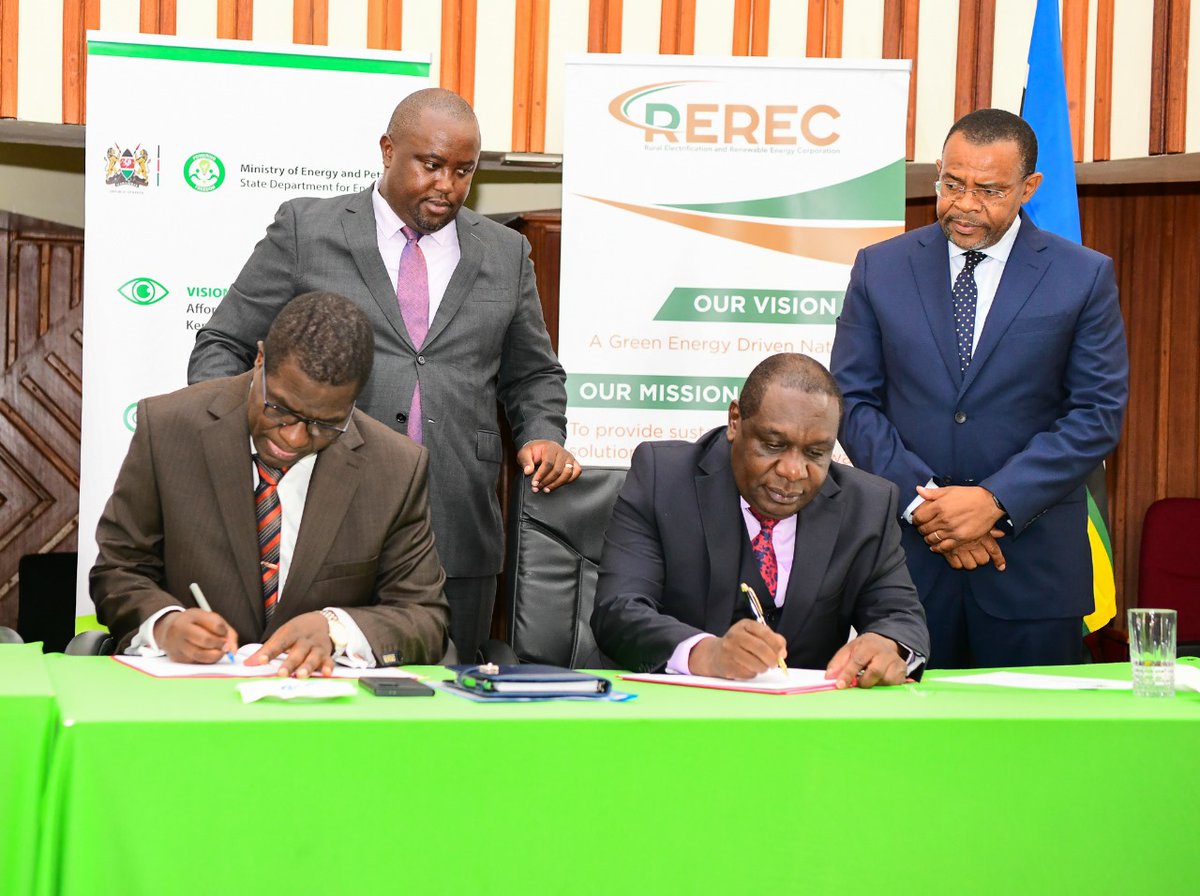 KenGenKenya's tweet photo. KenGen Chairman of the Board, Hon. Alfred Agoi, and @KenGenMDandCEO, Eng. Peter Njenga has successfully signed the 2024/2025 Performance Contract with the Ministry of Energy and Petroleum. #GreenEnergyKE #PerformanceContract ^EM https://t.co/ypONvUkZev