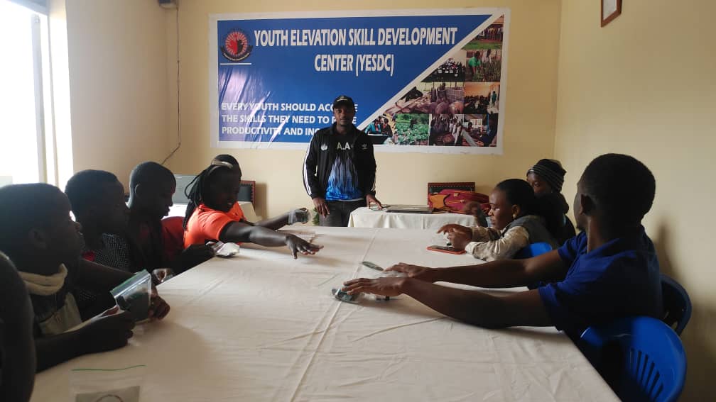 kigezisoccer's tweet photo. In partnership with @YouthElevationi Girls from Kigezi Soccer Academy empowered the girls from the community about how to use @CouldyouCup We are fighting menstrual poverty through sports #KigeziSoccerAcademy #CouldyouCups #Menstrualpoverty https://t.co/vReyiMAiNR