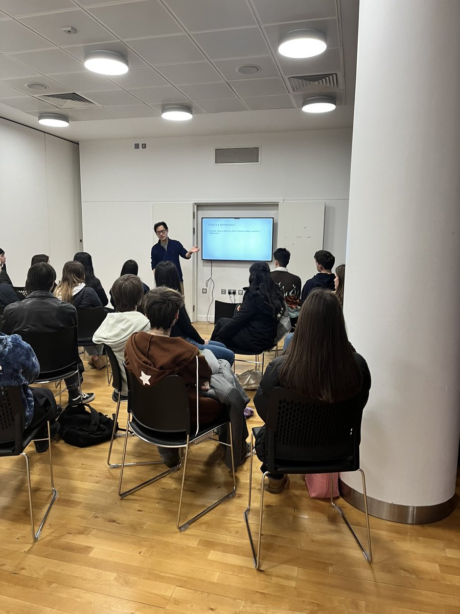 StAnnesOutreach's tweet image. This week we launched Aim for Oxford 2025, OxNE’s flagship sustained contact programme with @ChCh_Access @TrinityOxAccess