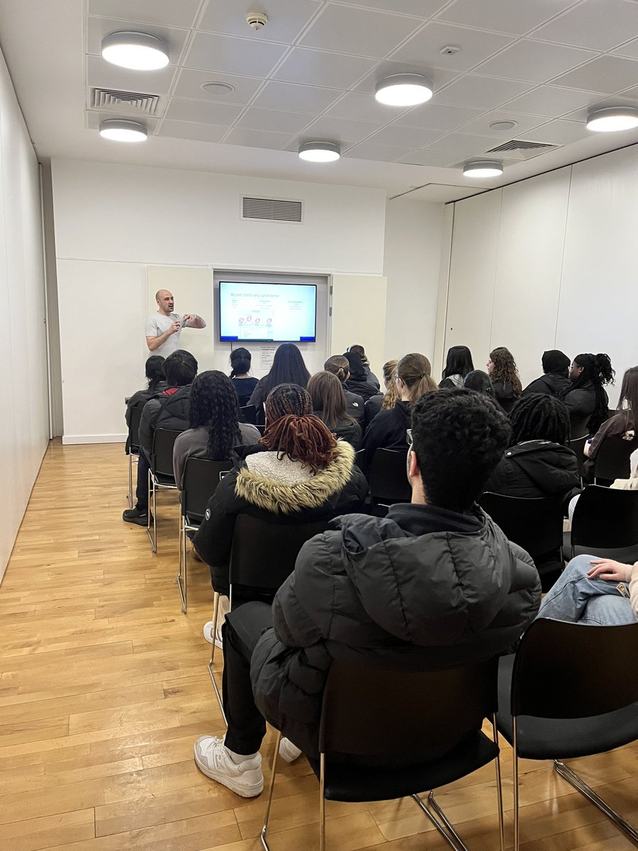 StAnnesOutreach's tweet image. This week we launched Aim for Oxford 2025, OxNE’s flagship sustained contact programme with @ChCh_Access @TrinityOxAccess