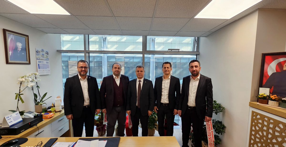 UCMSGenelMerkez's tweet photo. Hayırlı Olsun Ziyareti

Genel Başkanımız Dr. Kenan Çalışkan; Genel Başkan Yardımcılarımız Atilla Demirtunç ve Oğuzhan Doğan, Hukuk Müşavirimiz Av. Muharrem Mankır, Ankara 1 nolu Şube Başkanımız Erkan Güler ve Ankara 3 nolu Şube Başkanımız Hamit Dinç ile birlikte TCDD Eğitim Dairesi Başkan Yardımcısı olarak atanan Ulaştırma Memur-Sen Genel Sekreterimiz Mehmet Yıldırım'a hayırlı olsun ziyaretinde bulundular.

Kıymetli başkanımıza nazik ev sahipliği için teşekkür ediyor, yeni görevinde muvaffakiyet diliyoruz.