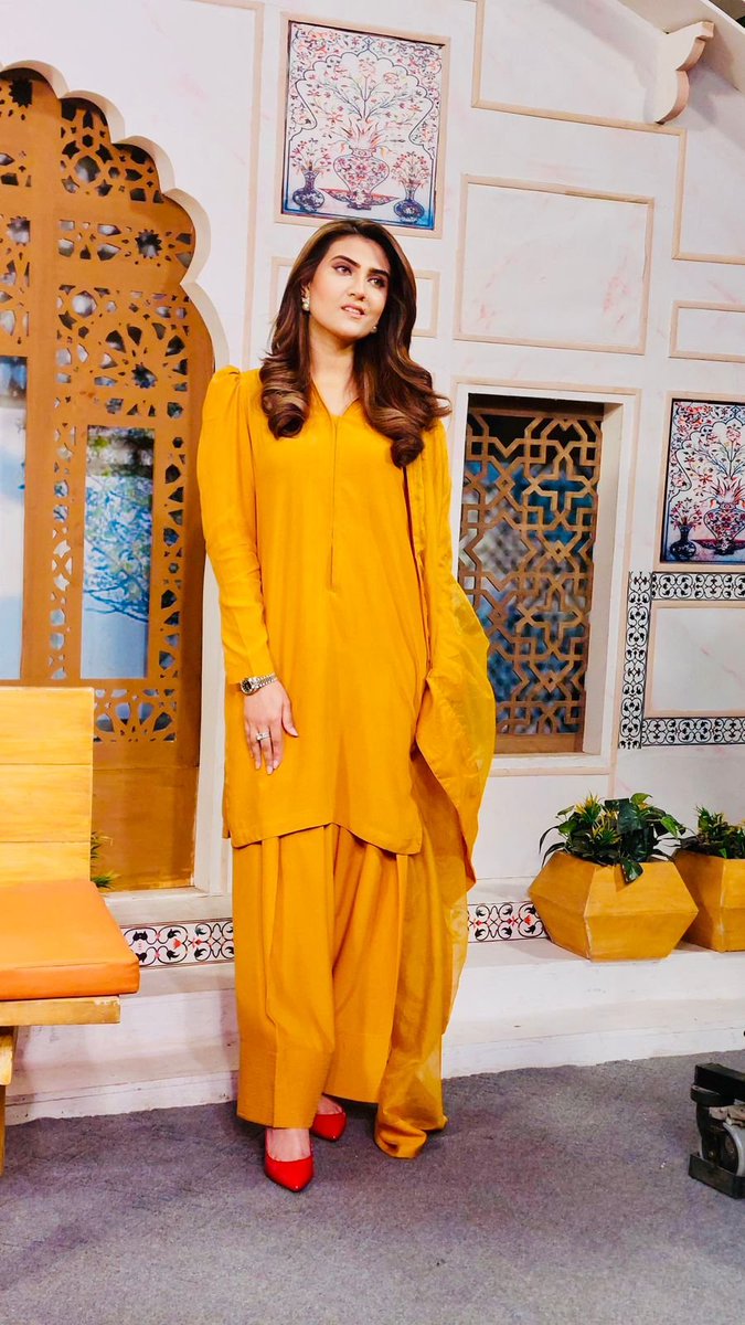 MediaSpringPk's tweet image. Morning show host @hinaAadil  is creating her own sunshine on the sets of @Expresso_EN   ☀️✨  🌸💛 #HinaAdil #Expresso #MorningShowGlam #MediaSpringPK