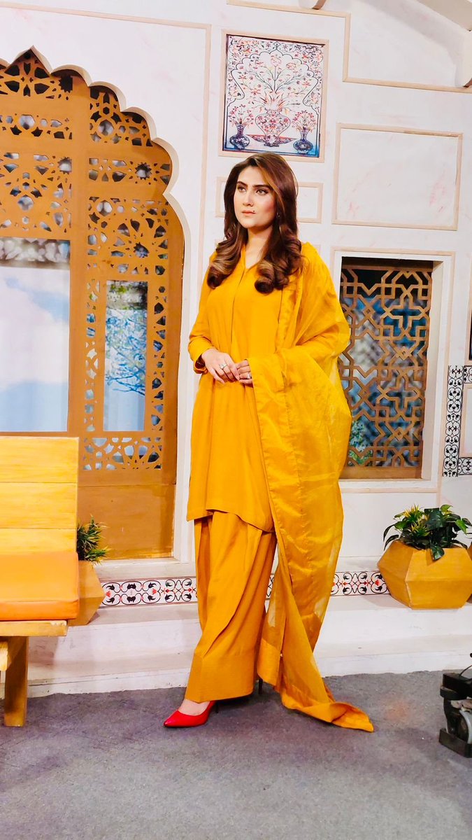 MediaSpringPk's tweet image. Morning show host @hinaAadil  is creating her own sunshine on the sets of @Expresso_EN   ☀️✨  🌸💛 #HinaAdil #Expresso #MorningShowGlam #MediaSpringPK