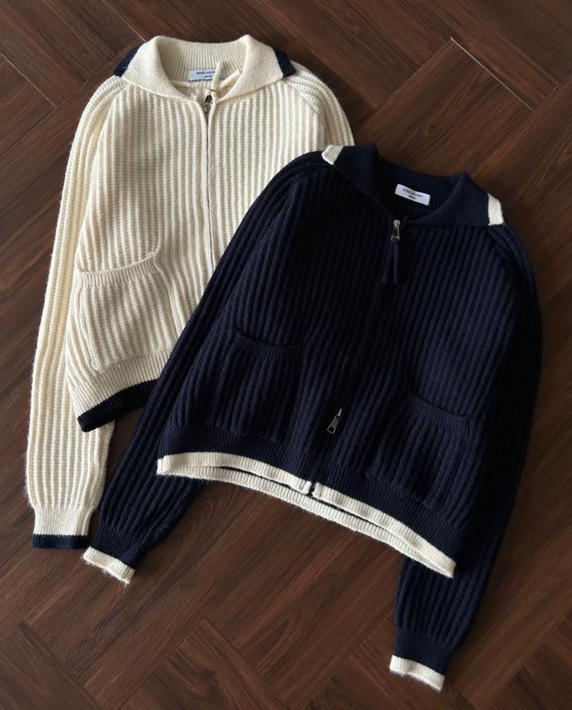 reeyychsia's tweet image. Outfit dari brand lokal ini emang cakep2 banget, kalian gaperlu bingung mau hangout pake outfit gimana lagi ✨💖