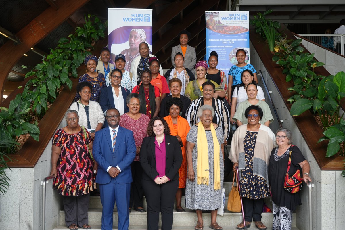 unwomenasia's tweet photo. Women’s coalitions are the cornerstone of advancing women’s rights in 🇵🇬! UN Women RD @christinearab met with key CSOs to strengthen partnerships for #GEWE &amp; #WPS, commending their leadership in tackling #GBV &amp; driving inclusive policies. Together, we build a stronger PNG!🤝#FAWG https://t.co/mkDD3fAEms