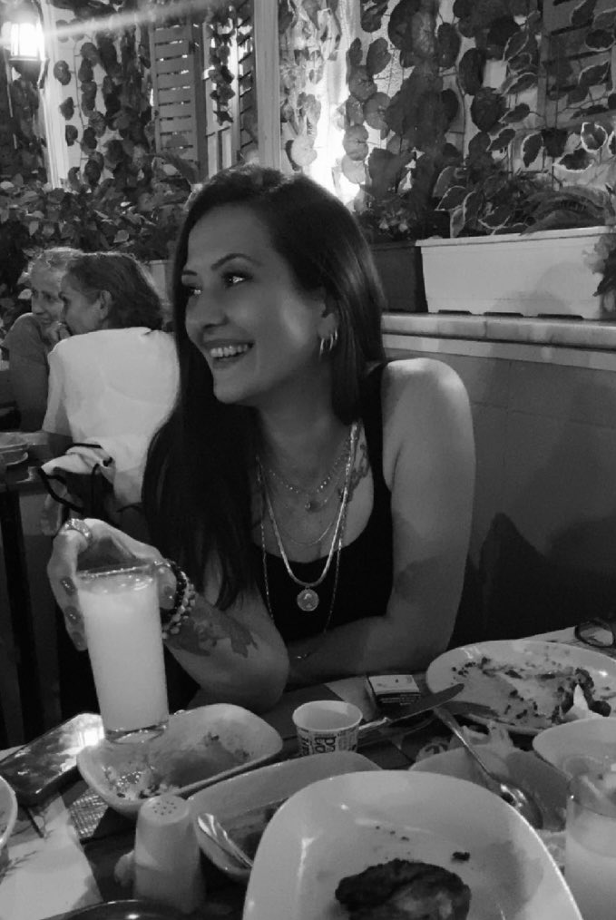 Rakı koy Sebastian, yeniden başlıyoruz..🖤🤍🧿

#TBThursday :)
#siyahbeyazchallenge