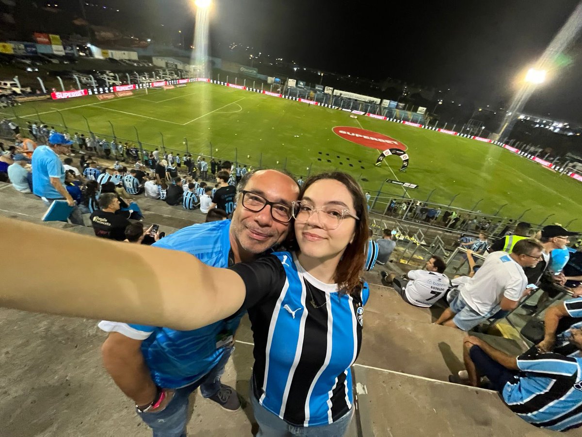 CanalEP_'s tweet photo. 🎙️ #tbt desta quarta-feira, 29/01, quando consegui reunir trabalho com diversão ⚽️ ao acompanhar a Duda no duelo entre Monsoon x Grêmio pelo Gauchão. 🎥👍 https://t.co/nO7I7po9B9