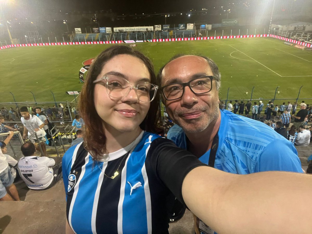 CanalEP_'s tweet photo. 🎙️ #tbt desta quarta-feira, 29/01, quando consegui reunir trabalho com diversão ⚽️ ao acompanhar a Duda no duelo entre Monsoon x Grêmio pelo Gauchão. 🎥👍 https://t.co/nO7I7po9B9