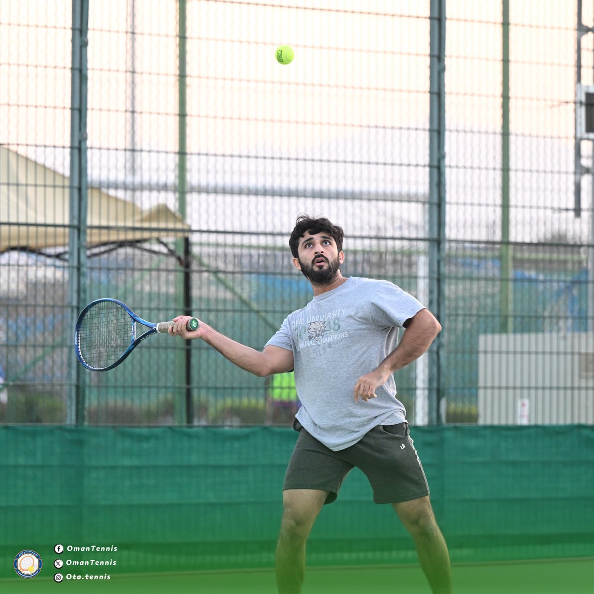 OmanTennis's tweet photo. 📸🎾 لحظات مليئة بالحماس والمنافسة القوية من بطولة عمان المفتوحة للتنس!
انطلقت البطولة وسط أجواء حماسية بمشاركة أكثر من 200 لاعب ولاعبة من مختلف الجنسيات والفئات العمرية، حيث يتنافس الجميع من أجل الوصول إلى منصات التتويج. 🔥🏆

#بطولة_عمان_المفتوحة_للتنس #OmanTennis https://t.co/bHkb8AIvBj