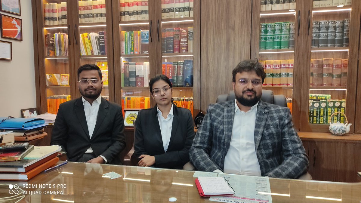 झारखंड के सहायक आचार्य नियुक्ति मामले में आज सुप्रीम कोर्ट का फैसला आया है। कोर्ट ने हाईकोर्ट के फैसले को निरस्त करते हुए नियुक्ति में सिर्फ JTET अभ्यर्थियों को ही मौका देने का निर्देश दिया है। हाईकोर्ट ने CTET के साथ - साथ पड़ोसी राज्यों से पास TET अभ्यर्थियों को भी मौका देने का