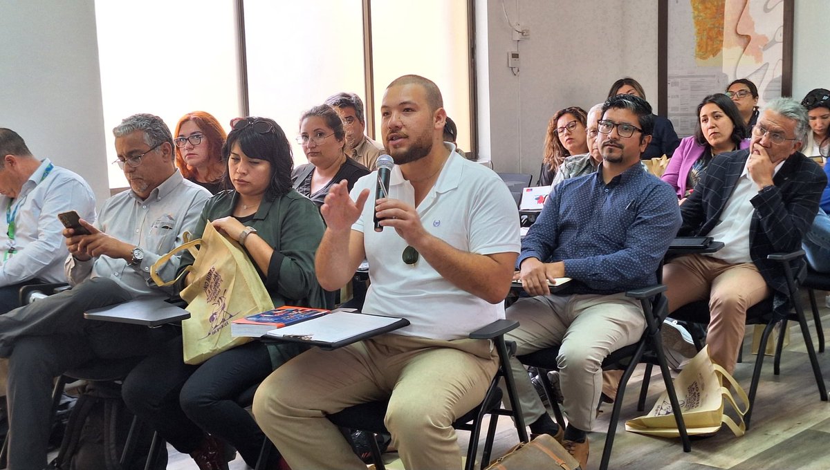 DRTCOQUIMBO1's tweet photo. El Director Regional (S) de la @DirecDelTrabajo en #Coquimbo participa e interviene en una capacitación organizada por @sernageomincl y @PrevencionISL sobre el #DS44, que actualiza la gestion de los riesgos laborales y que esta próximo a entrar en vigencia. #derechoslaborales https://t.co/tfLsOtis5k