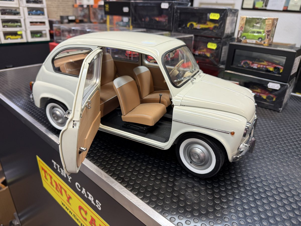 cars_tiny's tweet photo. Fiat 600 D Scala 1:8 Hachette Premium X #tinycars #fiat #fiat600 #fiat600d #diecast #scala18 #scalemodel #models #scale18 #modellismo https://t.co/EZWZW2Jj4q