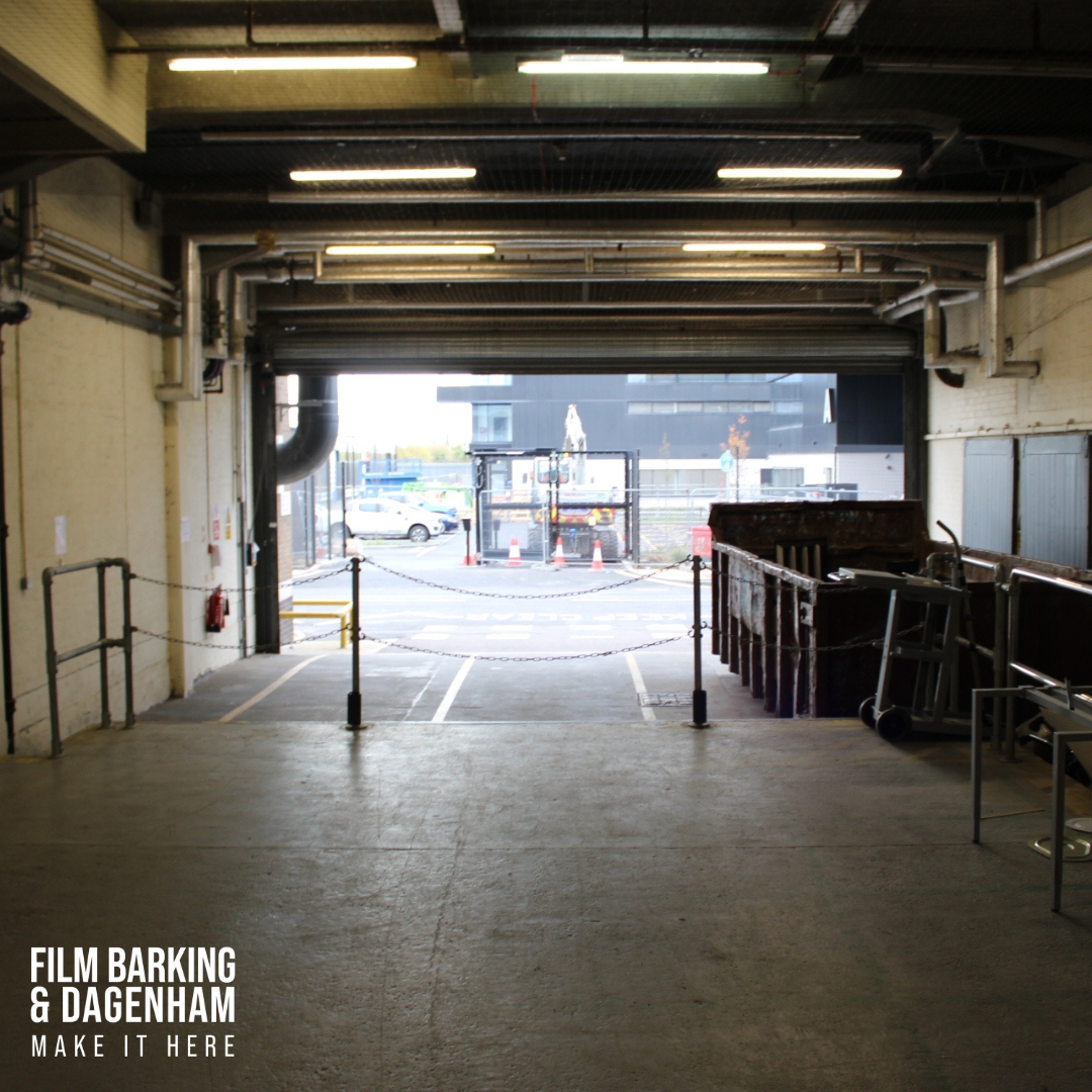 Science Park Warehouse &amp; Loading Bays

Location Features:
High ceilings
Long elongated corridor
Prop store 
Exposed pipework on the ceiling
Loading bay area
Vertical Automatic doors
Linear lighting

Parking  can be made available onsite on request

Get in Touch:
+447773203955