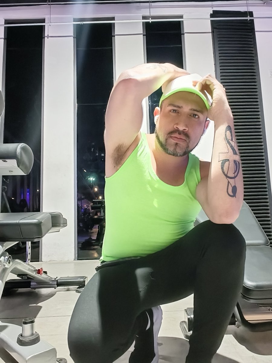 victorvelezmx's tweet photo. Año de cambios @uber_didi_gay_  
#gay #bi #GayPride2023 #gaylove #gaycdmx2025 https://t.co/vGtp1Geame