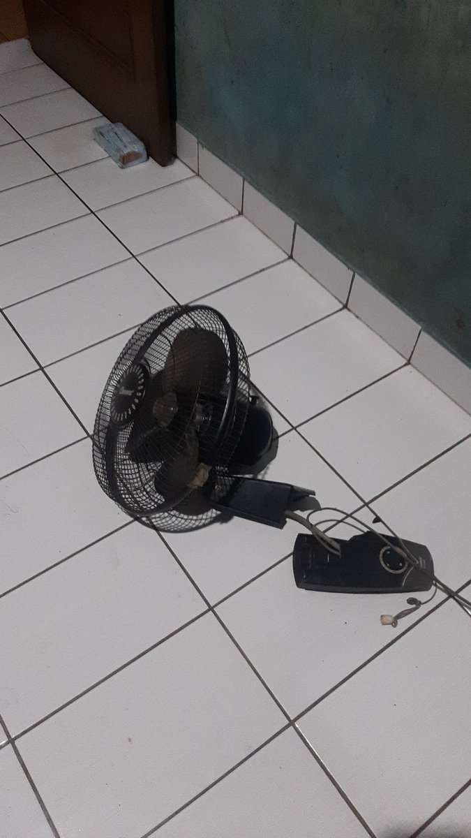 Ada aja godaan Istri solehah yaa.. tiba² aja kipas jatoh ahirnya rusak daan andingnya blm ketahuan bisq di benerin lagi apa gk