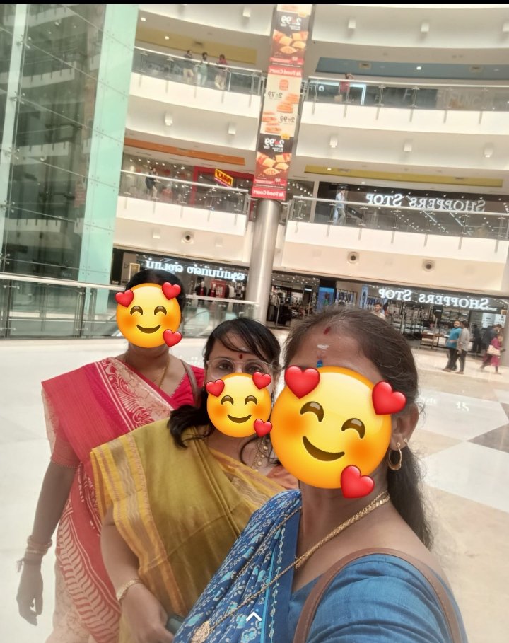 geemaggi's tweet photo. Today frnds meet.  😍😍 https://t.co/5LVuc4dTod