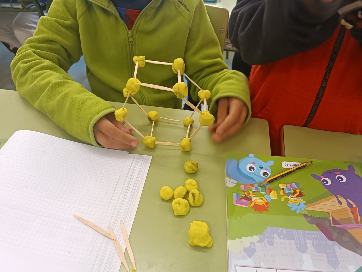 📝𝐐𝐮𝐞̀ 𝐟𝐞𝐦 𝐚 𝐥'𝐞𝐬𝐜𝐨𝐥𝐚? Els cossos geomètrics a la classe de 4t.

calmaiol.cat/que-fem-a-lesc…