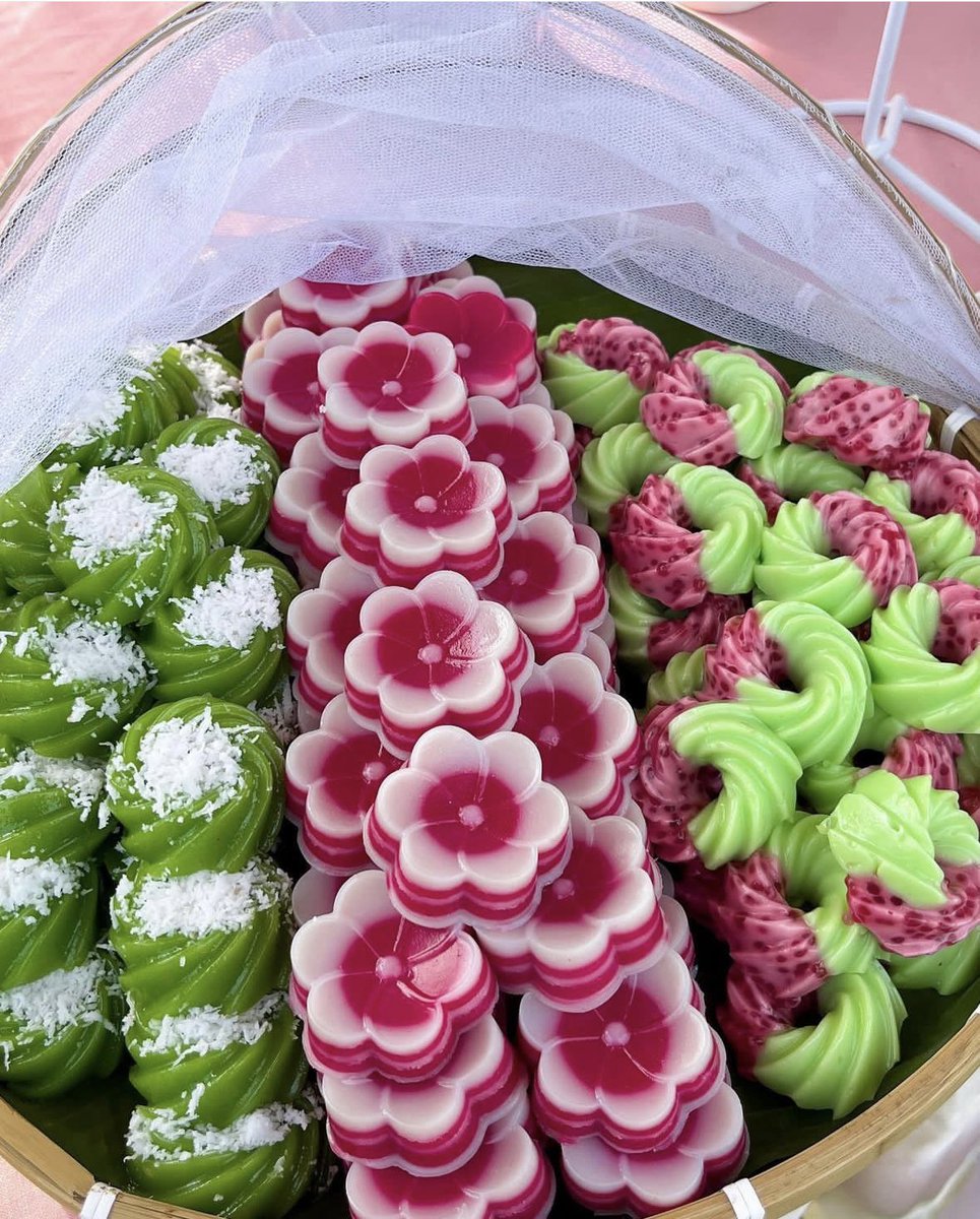 munirahadeni's tweet photo. henlo from my ✨kueh✨ https://t.co/suQEqHe8J0