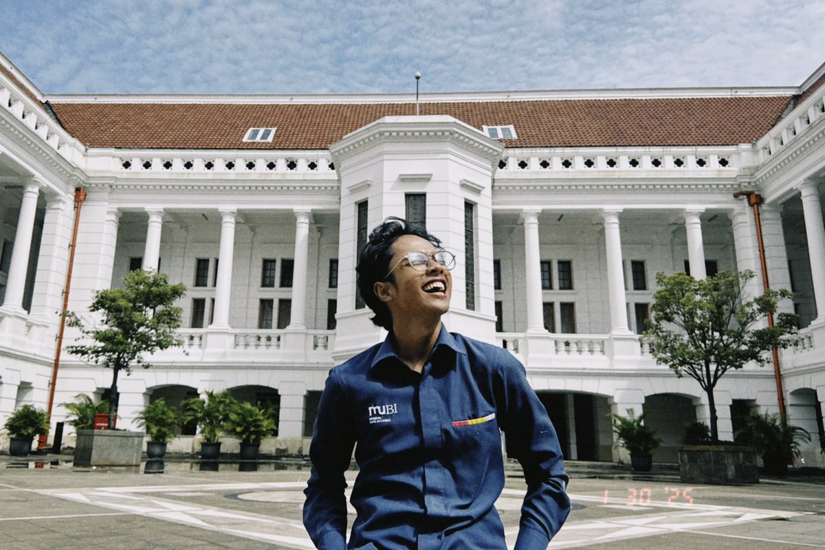 MuseumBI's tweet photo. 📍: MuBI/Museum Bank Indonesia
⏰: Selasa - Minggu, 08.00 - 15.30 WIB
🎟️: Rp5000 atau GRATIS dengan kartu pelajar

Coba mention temen yang mau kamu ajak ke sini! 😉 https://t.co/xlJgCbTlXy