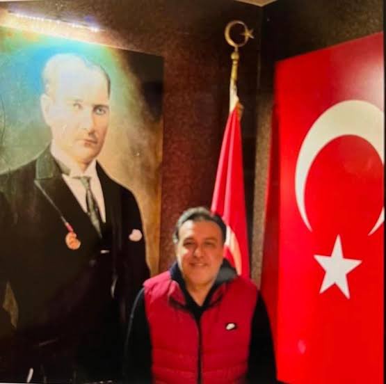 Ölüm, kaçınılmazdır. Ne zaman, nerede ya da ne şekilde bizi bulacağını bilemeyiz. Ancak, bir gün bunu deneyimleyeceğimizi bilerek yaşarız. Hayatın en büyük gerçeği olsa da hiçbir zaman alışamayız, normalleştiremeyiz.

ALİ AKAY abimin geçirdiği kalp krizi sonucu vefat haberini