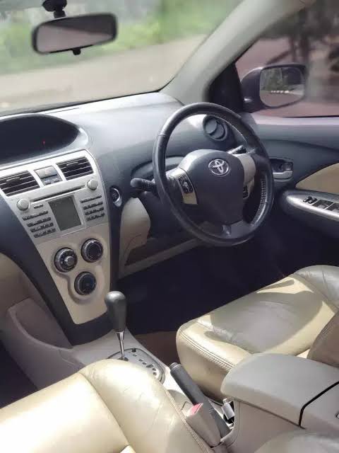 AldhitamaR's tweet photo. @rgoestama "Yaris Bapau gimana?"

"Kenapa ga Yaris Bapau"

Gue ga pernah suka mobil dengan Speedometer di tengah.

Ya Yaris, Ya Vios, Ya Etios.

ANEH! https://t.co/Cwa7YqOe5u
