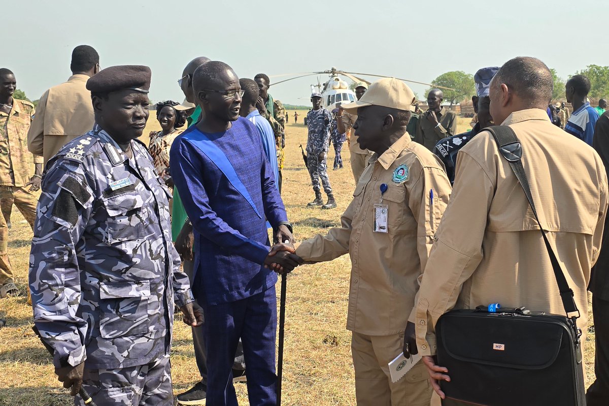 CTSAMM_SSudan's tweet photo. @CTSAMM_SSudan Board &amp; Technical Committee members conducted an air patrol to Nasir town on 16 Jan, engaging with security &amp; civilian stakeholders to assess conflict drivers. A step forward in monitoring peace efforts! #CTSAMVM #PeaceMonitoring #SouthSudan https://t.co/L5mMJ1NqC1