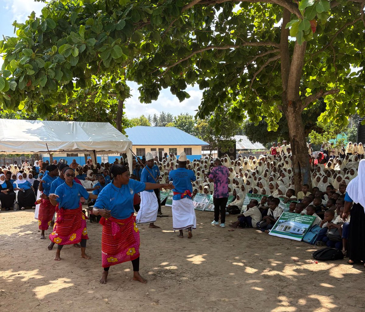 How do you #beatnds? With concrete actions. 
Dr Shaali NTD focal point from the ministry of health in Zanzibar organised an activity to raise awareness on NTDs among school children to mark #worldntdday2025 👏👏👏
<a href="/Kikundi_CoP/">Kikundi</a> @ESPEN_Juma <a href="/NTD_NGOs/">NNN</a> <a href="/elimin8schisto/">Global Schistosomiasis Alliance</a>