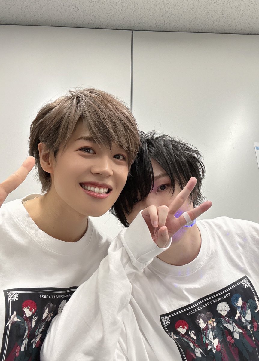 sakatandao's tweet photo. そらる✖︎坂田

珍しいのでどーぞ

そまうさ

すっごい バッラバッラな四人で

凸凹コンビだけど

それだからこそ 相性がいいと言えるそんな気がする四人でした。

完全じゃないからいいんや この4人は🥹 https://t.co/XH4nNBeBax
