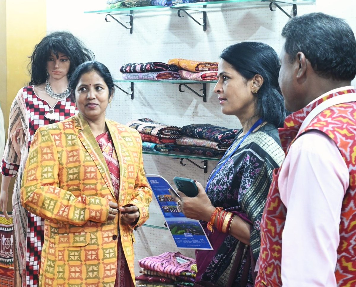 HTH_Odisha's tweet photo. Visit Sambalpuri Bastralaya at #UtkarshOdisha - #MakeInOdisha 2025 exhibition.

Experience the magic of Odisha’s iconic Sambalpuri ikat at the Sambalpuri Bastralaya stall. Explore a vibrant range of handwoven sarees, dupattas and fabrics that define timeless elegance!

📍Janata Maidan | 30th & 31st Jan 2025
Don’t miss out—shop now!
#SambalpuriBastralaya #IkatWeaves #ShopLocal

@CMO_Odisha @IPR_Odisha @InvestInOdisha @TexMinIndia @csbmot @HEPC_India @epchindia @BTSSOBilaspur @DCtrti