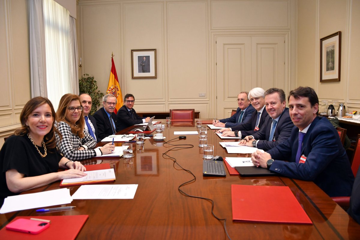 El Consejo General y <a href="/PoderJudicialEs/">Poder Judicial</a> coorganizarán un ciclo de formación sobre la implantación de la ley de eficiencia del servicio público de Justicia. Así lo han acordado hoy representantes de las dos instituciones en una reunión mantenida en el CGPJ.

abogacia.es/actualidad/not…