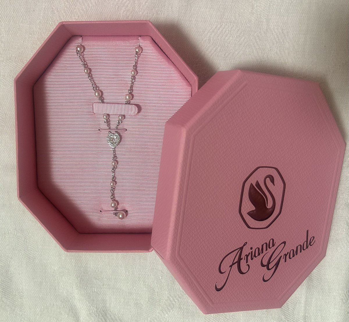 ari_swiftie1124's tweet photo. 世界で1番かわいいネックレス💖
SWAROVSKI×ArianaGrande
@ariana_japan https://t.co/ObDekKO5ah