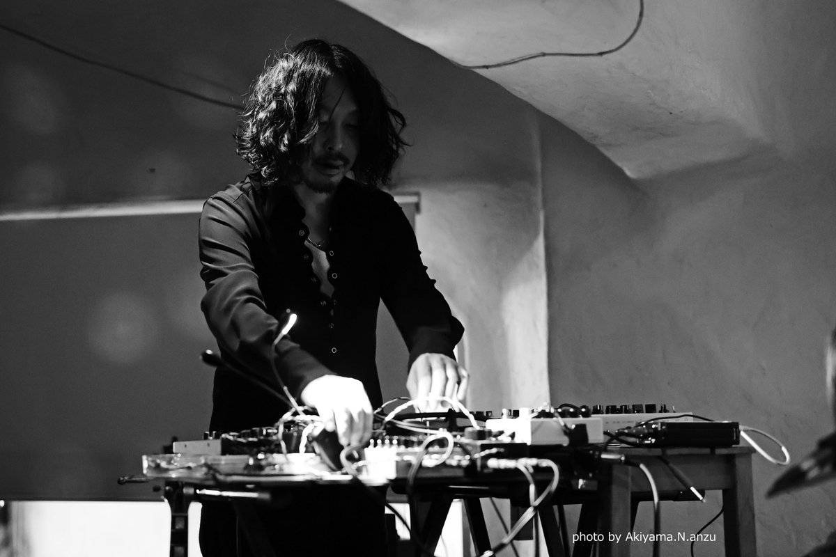pkpkppk's tweet photo. @TaigenKawabe @ken5mtmt 2025.1.25 阿佐ヶ谷TABASA

『FREAK SMILE vol.10』
　　　　　❺(〜❼)

ケンゴマツモト
　　（THE NOVEMBERS）
Taigen Kawabe
　　（BO NINGEN）

#ケンゴマツモト #TheNovembers
#TaigenKawabe #BoNingen
#FreakSmile https://t.co/zixH3jJXj6