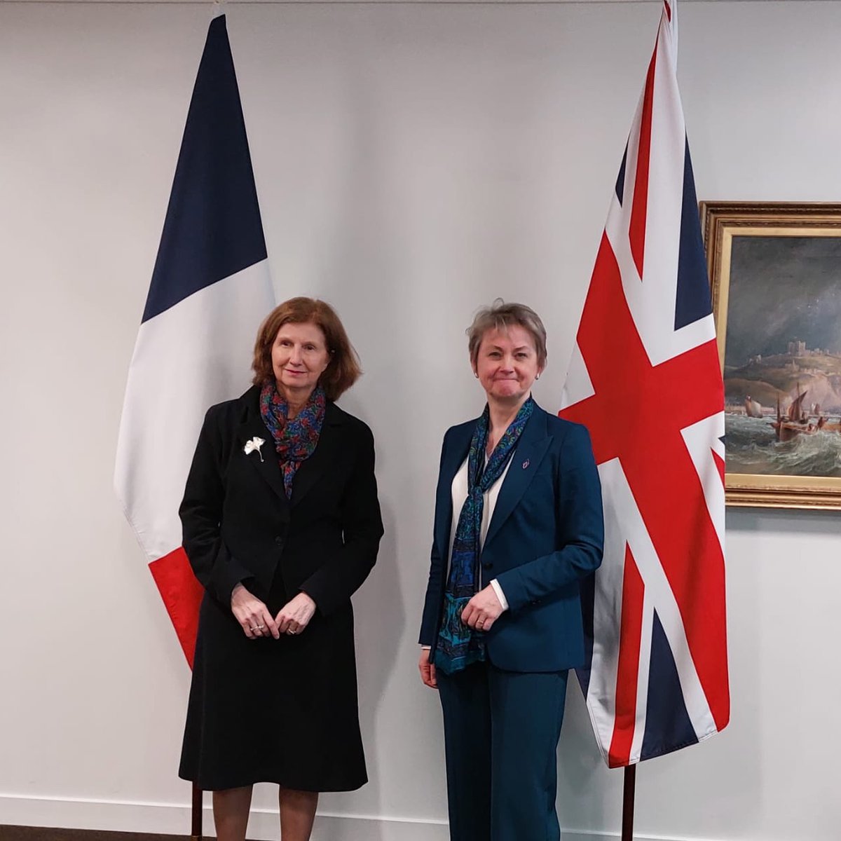 AmbDuchene's tweet photo. Engaging and fruitful discussion with UK Home Secretary @YvetteCooperMP yesterday at the @ukhomeoffice. 
We are both committed to strengthening 🇫🇷🇬🇧cooperation on security, migration and cross-border issues for the benefit of our citizens. https://t.co/5N5Eq9ZcXY