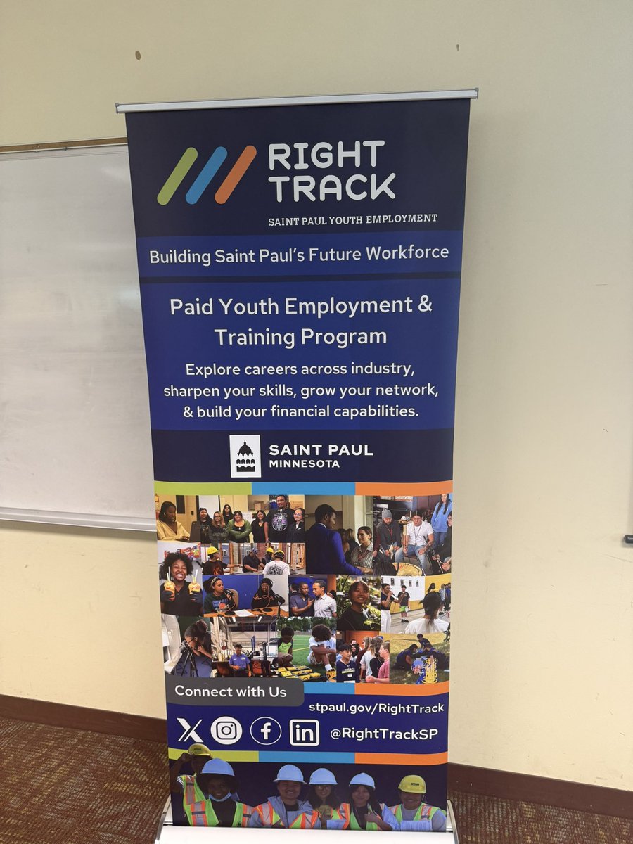 solofthecities's tweet photo. 🌟 Youth on the Right Track! 🌟
#Solofthecities is celebrating 5 years of Serve to Play & the return of our Right Track Interns! 🚀💼 These high schoolers gain leadership, career skills & make an impact! 🙌⚽️🤝
📢 Learn more: https://t.co/M7wUz3XANa
#ServeToPlay #RightTrack https://t.co/aPa8XeWaLB