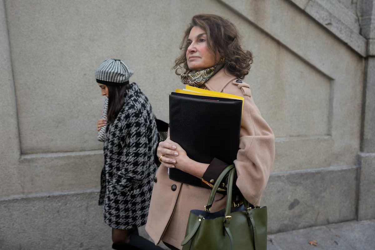 ¡Más de 60 personas de la Fiscalía pudieron acceder al mail y 571 al expediente tributario de González Amador, novio de Ayuso, según la fiscal jefa Pilar Rodríguez!
Siendo así, lo del juez Hurtado parecería una instrucción tramposa que parte de un prejuicio por razones políticas.