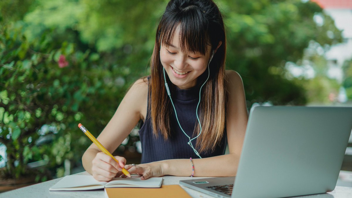 isstirling's tweet image. Student Learning Services are available for face-to-face, virtual and drop-in tutorials. If you have any questions about the structure, writing, referencing, or editing of your dissertation please get in touch via email at sls@stir.ac.uk. #StirDissertationWeek #StirFinalYear