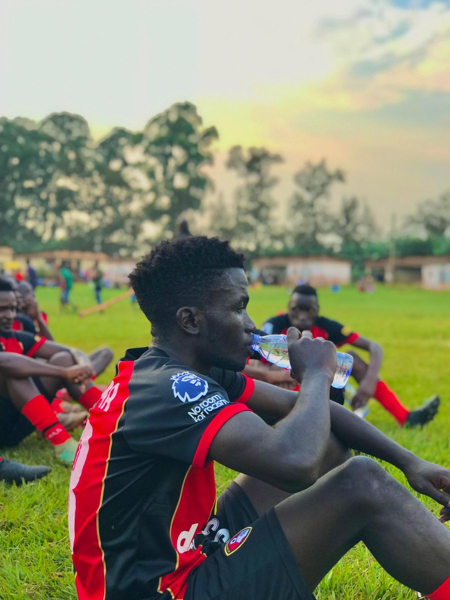 Pompey shares a word with his fellow players at half time yesterday during our 1-1 draw against Bugiri Utd, remember Pompey is now a qualified Coach, thanks for your support Cherries
🍒🇺🇬🍒
Albert.