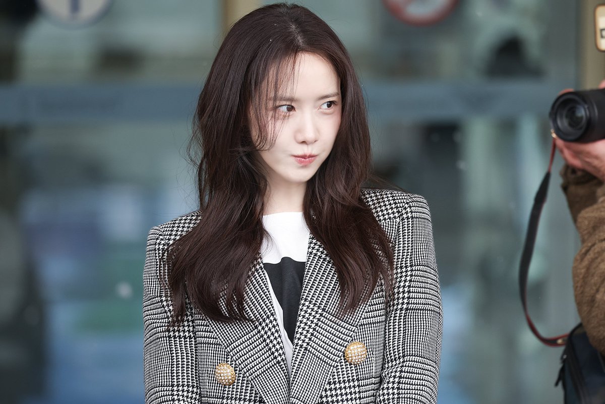 Diary_0022's tweet photo. 250128 인천공항 소녀시대 윤아
#소녀시대 #윤아 #임윤아
https://t.co/NBpMTZaBgl https://t.co/1Nh2xcoSyO