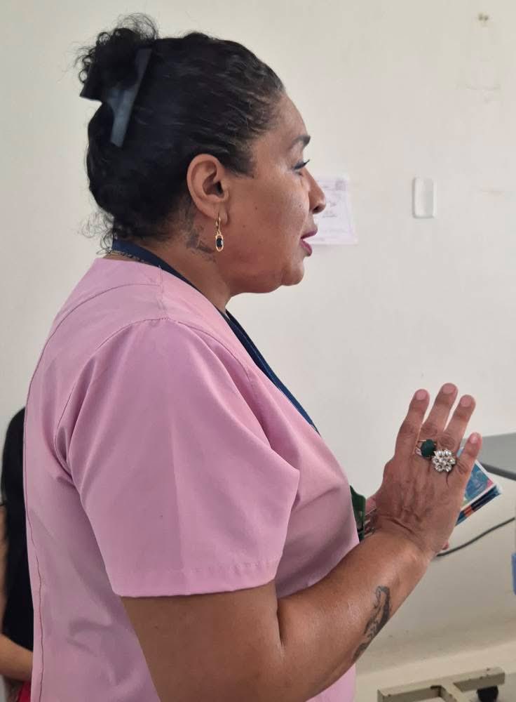 ese_rafael's tweet photo. Nuestro equipo de trabajo social recorre el hospital, visitando a nuestros pacientes hospitalizados. Compartimos con ellos sus derechos y deberes, aplicamos la encuesta de satisfacción y les orientamos sobre cómo presentar sus peticiones, quejas o felicitaciones. https://t.co/IGCWoQdxek