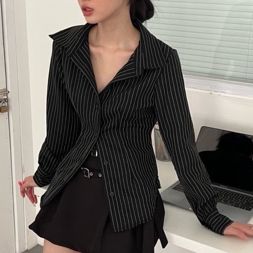 reeyychsia's tweet image. Finally nemu juga dari brand lokal kemeja dengan cuttingan cakep gini, kesannya bikin kelihatan makin slim ga sih✨🤏🏻