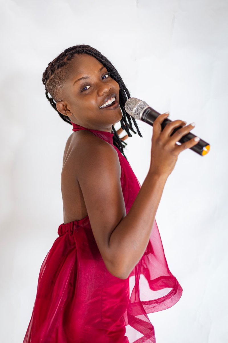 📢🔴 Ce week-end, je donne la parole à  <a href="/NehemieBastien/">Néhémie Bastien</a> dans <a href="/kozekilti/">koze kilti</a> sur @rfi. Elle nous parle, entre autres, de  son concert " À corps et à souffle" prévu à l'<a href="/IFHpap/">IF Haiti</a> le 6 février prochain. 📅⏰Samedi 3h 30 PM. Reprise: Dimanche 1h 10 pm &amp; 8h 30 PM.
📸 Watson Louissaint